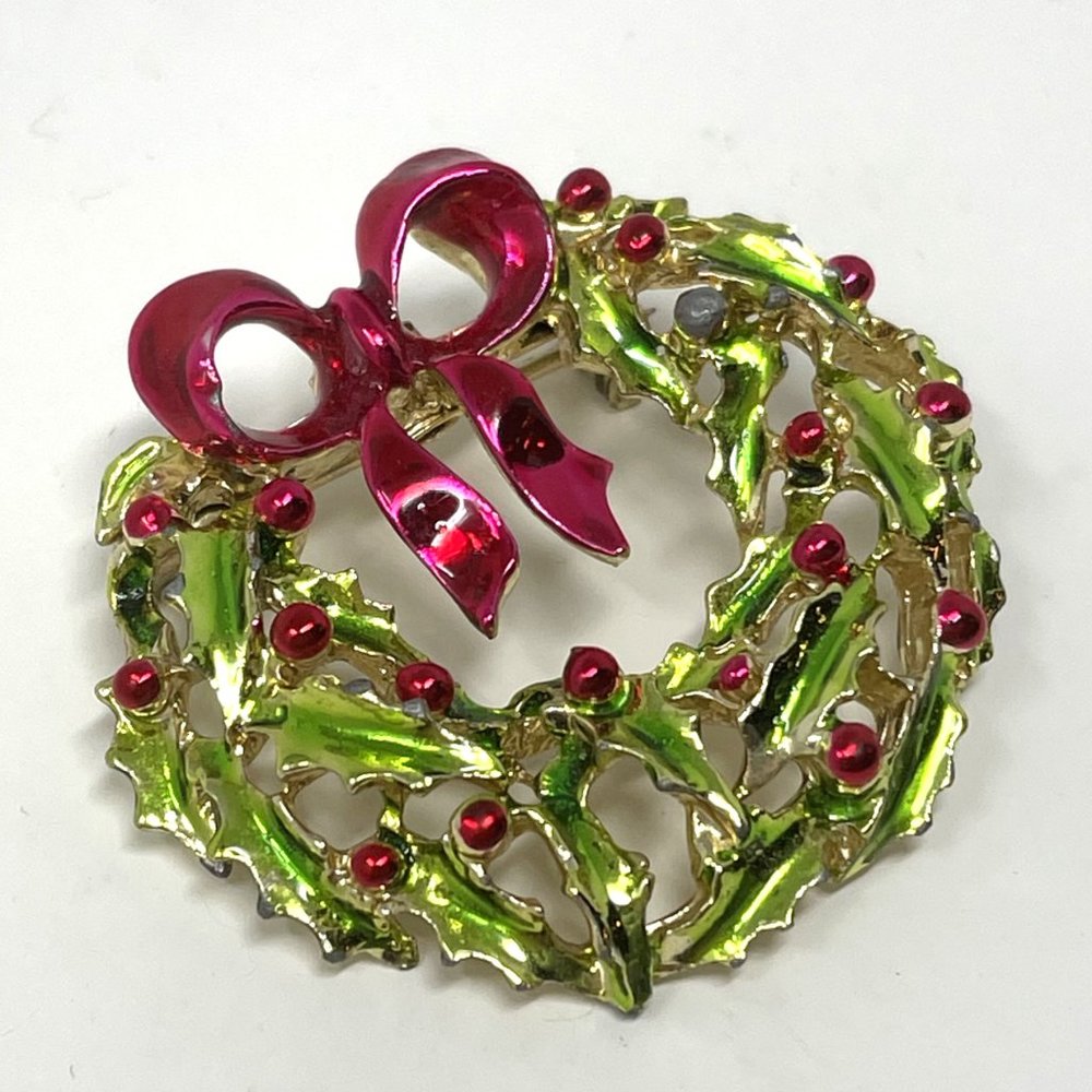 Vintage Christmas Wreath Brooch Red Berries and Bow Holiday Costume Jewelry
